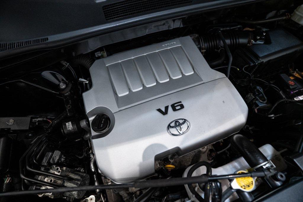 used 2012 Toyota Highlander car, priced at $14,000
