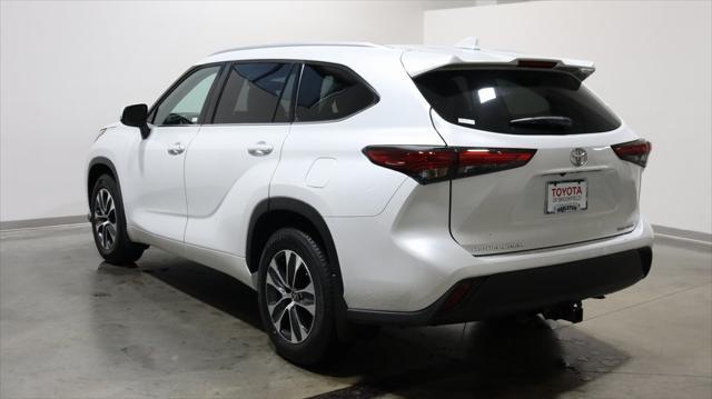 used 2022 Toyota Highlander car, priced at $34,650