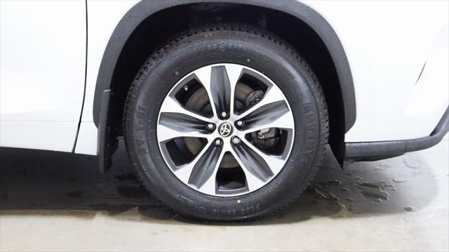 used 2022 Toyota Highlander car, priced at $34,650