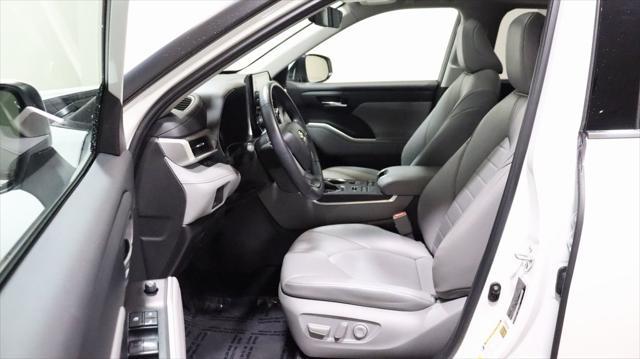 used 2022 Toyota Highlander car, priced at $34,650