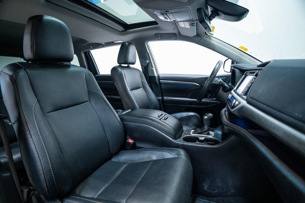 used 2019 Toyota Highlander car, priced at $28,291