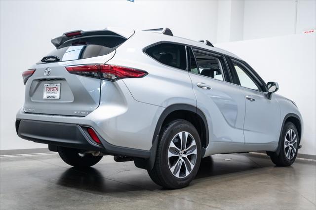 used 2022 Toyota Highlander car, priced at $38,900