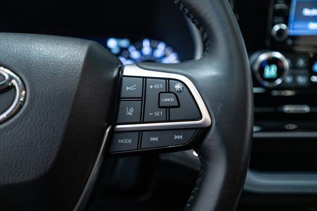 used 2022 Toyota Highlander car, priced at $38,900
