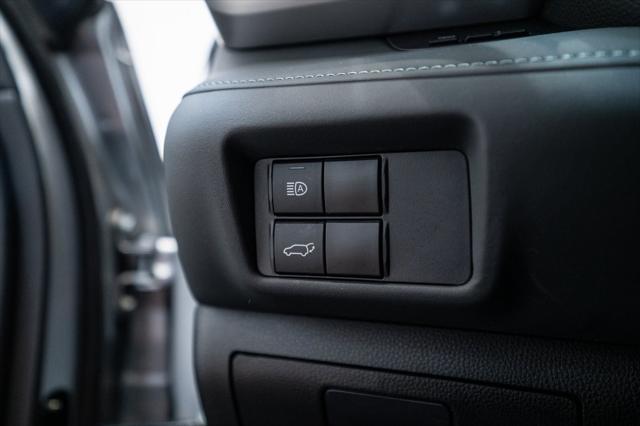 used 2022 Toyota Highlander car, priced at $38,900