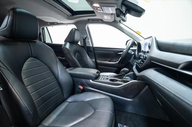 used 2022 Toyota Highlander car, priced at $38,900