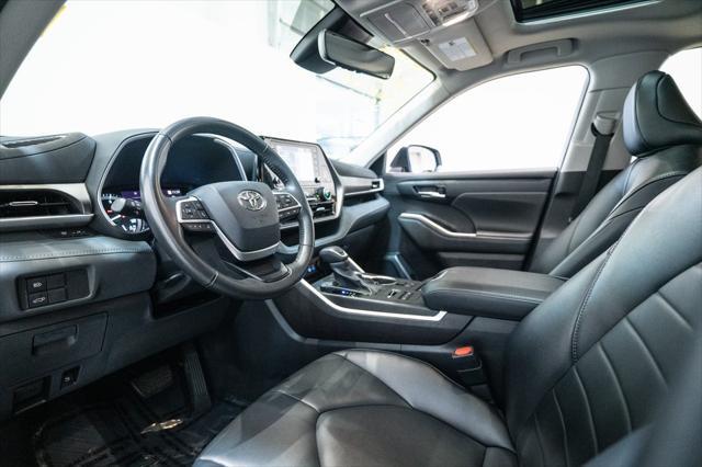 used 2022 Toyota Highlander car, priced at $38,900