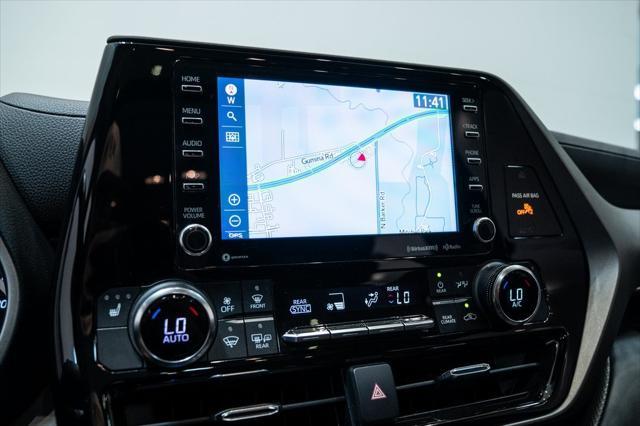 used 2022 Toyota Highlander car, priced at $38,900