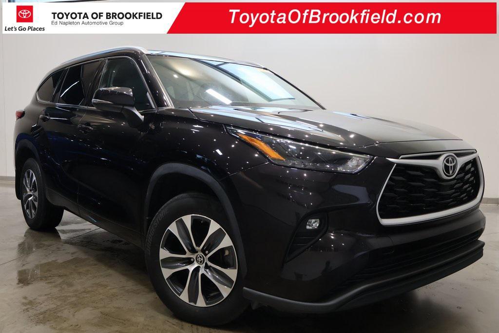 used 2022 Toyota Highlander car, priced at $37,171