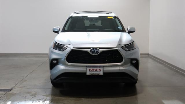 used 2022 Toyota Highlander Hybrid car, priced at $39,687