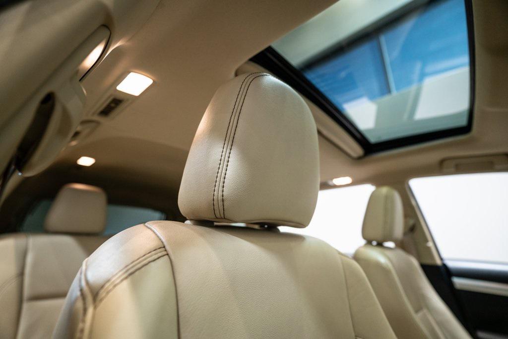 used 2019 Toyota Highlander Hybrid car, priced at $22,516