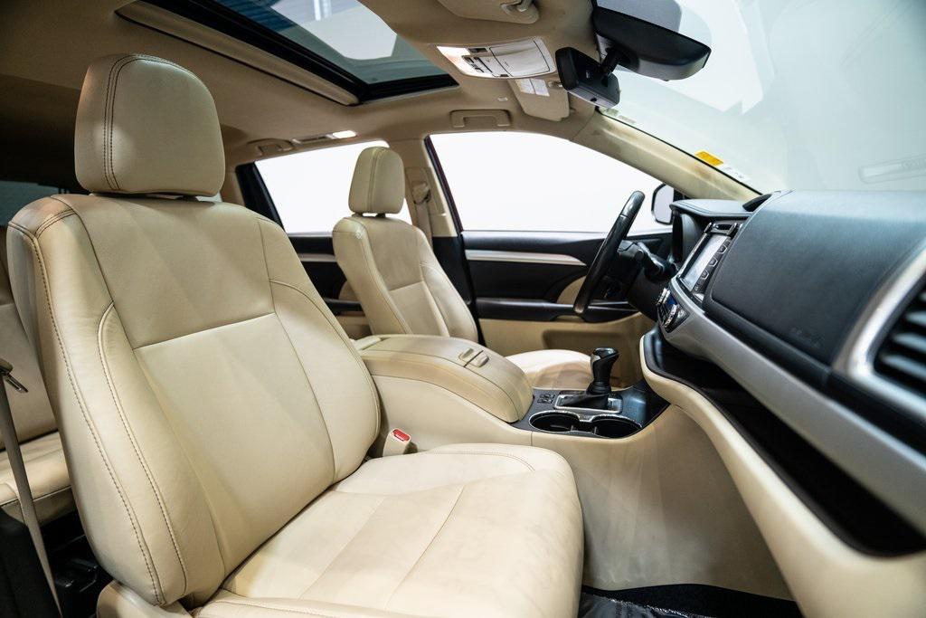 used 2019 Toyota Highlander Hybrid car, priced at $22,516