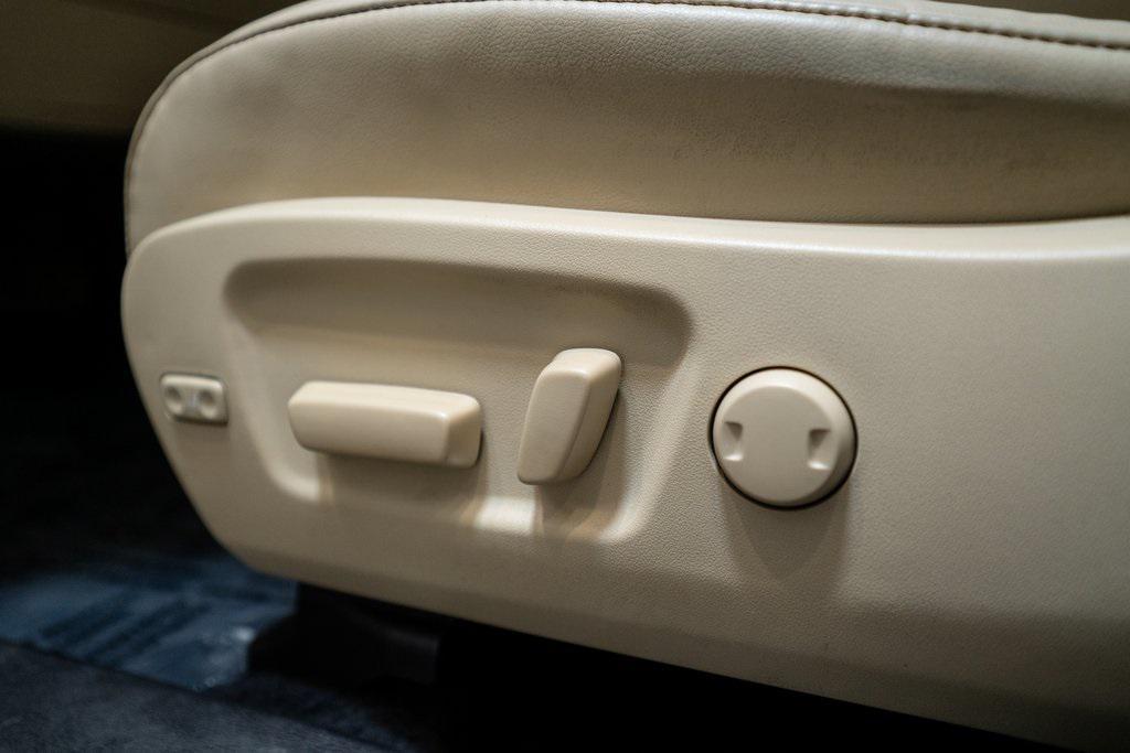 used 2019 Toyota Highlander Hybrid car, priced at $22,516