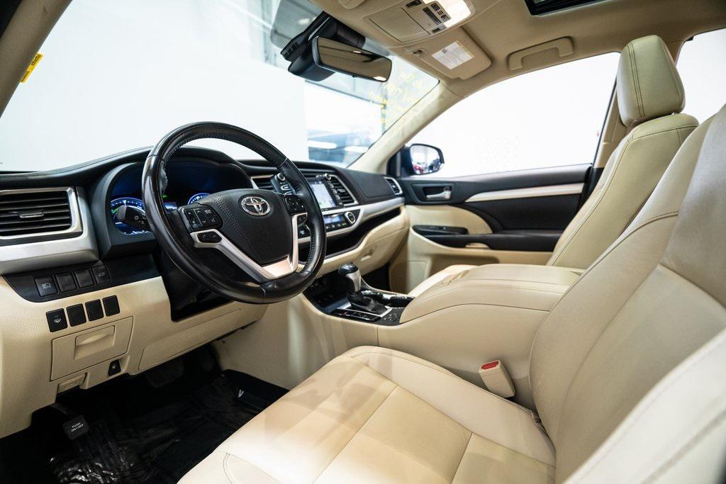used 2019 Toyota Highlander Hybrid car, priced at $22,516