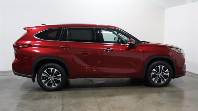 used 2021 Toyota Highlander car, priced at $32,766