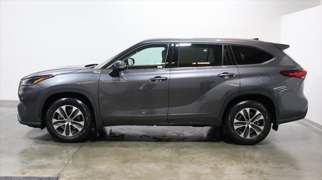 used 2021 Toyota Highlander car, priced at $31,232