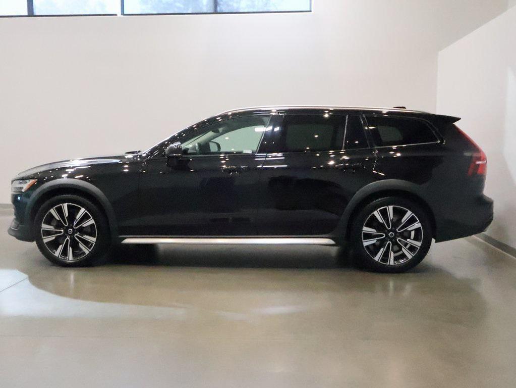used 2020 Volvo V60 Cross Country car, priced at $19,997