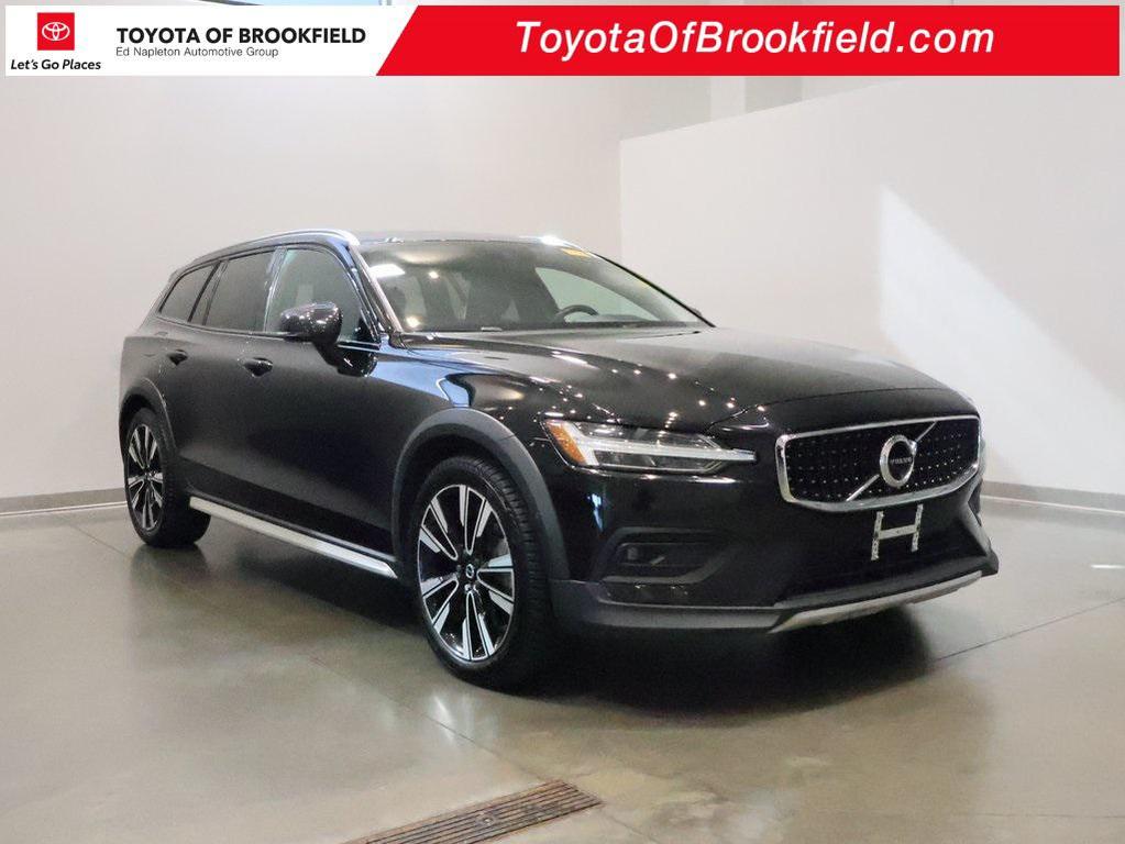 used 2020 Volvo V60 Cross Country car, priced at $19,997