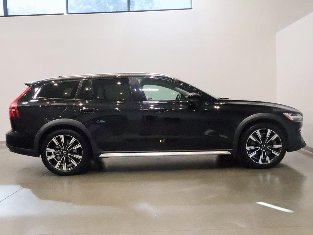 used 2020 Volvo V60 Cross Country car, priced at $19,997