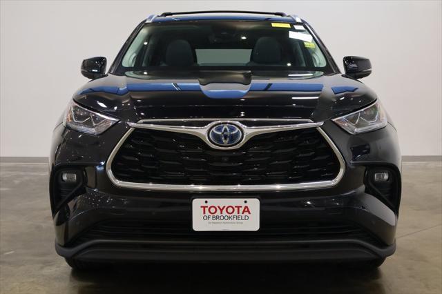 used 2022 Toyota Highlander Hybrid car, priced at $46,900