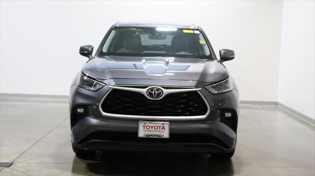 used 2021 Toyota Highlander car, priced at $34,500