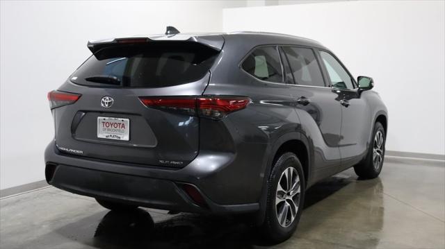 used 2021 Toyota Highlander car, priced at $34,500