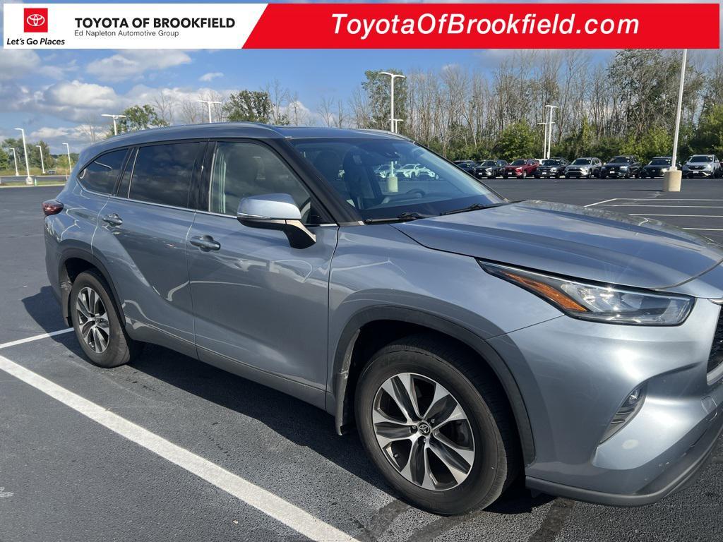 used 2020 Toyota Highlander car, priced at $30,279