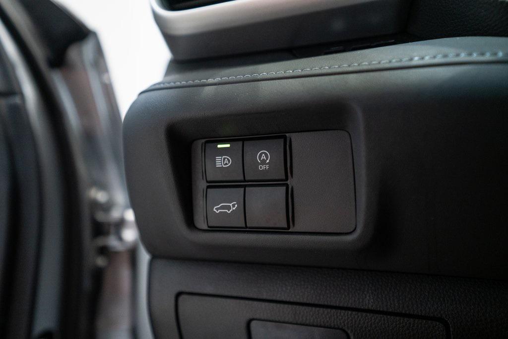 used 2023 Toyota Highlander car, priced at $32,651