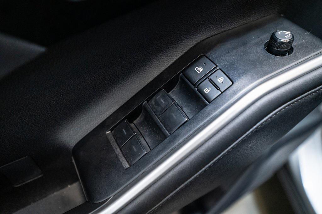 used 2023 Toyota Highlander car, priced at $32,651