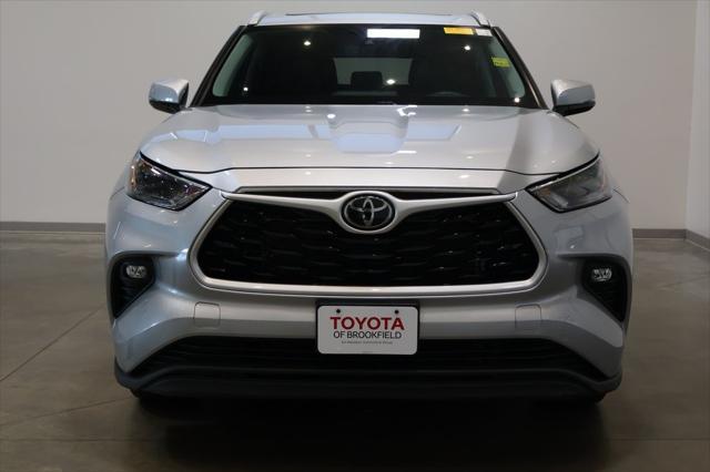 used 2022 Toyota Highlander car, priced at $38,412