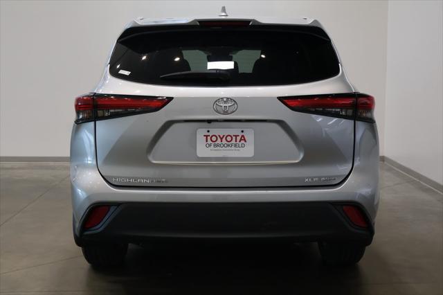 used 2022 Toyota Highlander car, priced at $38,412