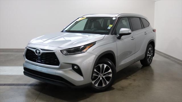 used 2021 Toyota Highlander car, priced at $38,549