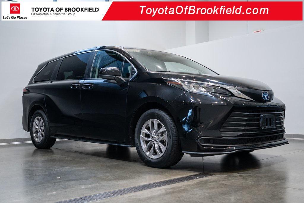 used 2022 Toyota Sienna car, priced at $33,758