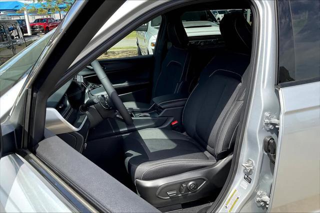 new 2025 Jeep Grand Cherokee L car, priced at $43,999