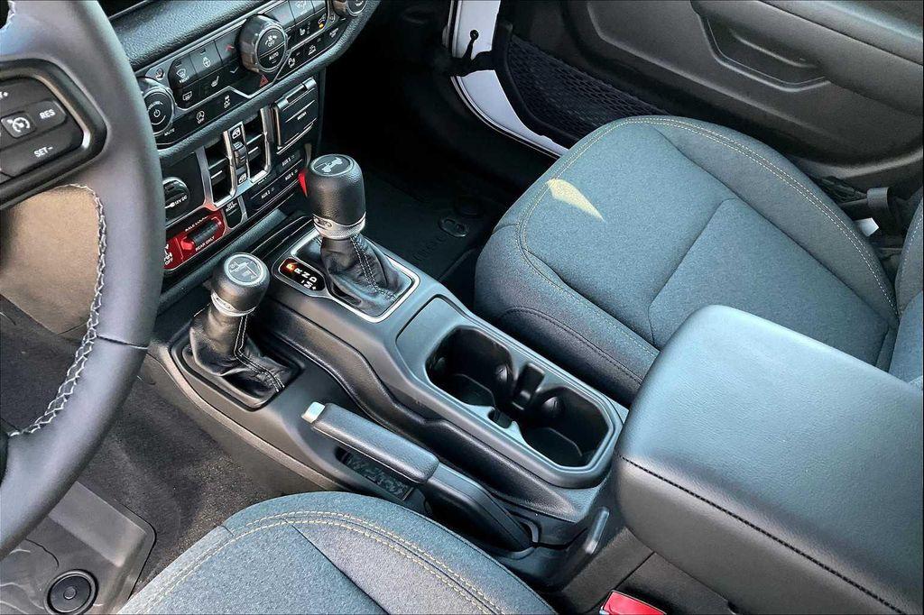 new 2025 Jeep Wrangler car, priced at $51,275