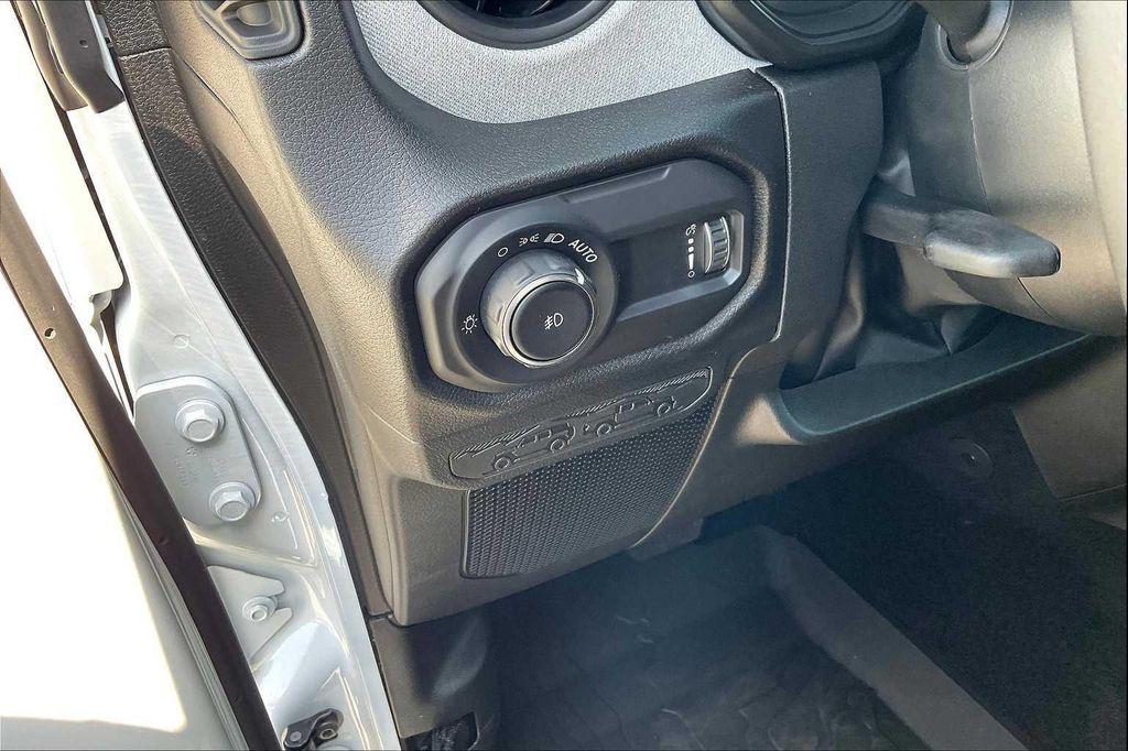 new 2025 Jeep Wrangler car, priced at $51,275