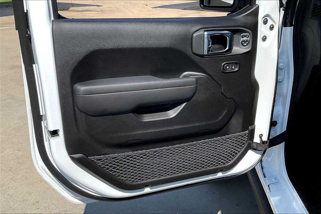 new 2025 Jeep Wrangler car, priced at $51,275