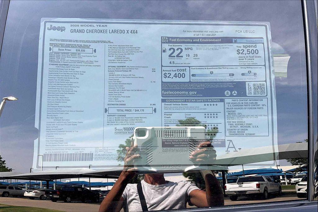 new 2025 Jeep Grand Cherokee car, priced at $40,000