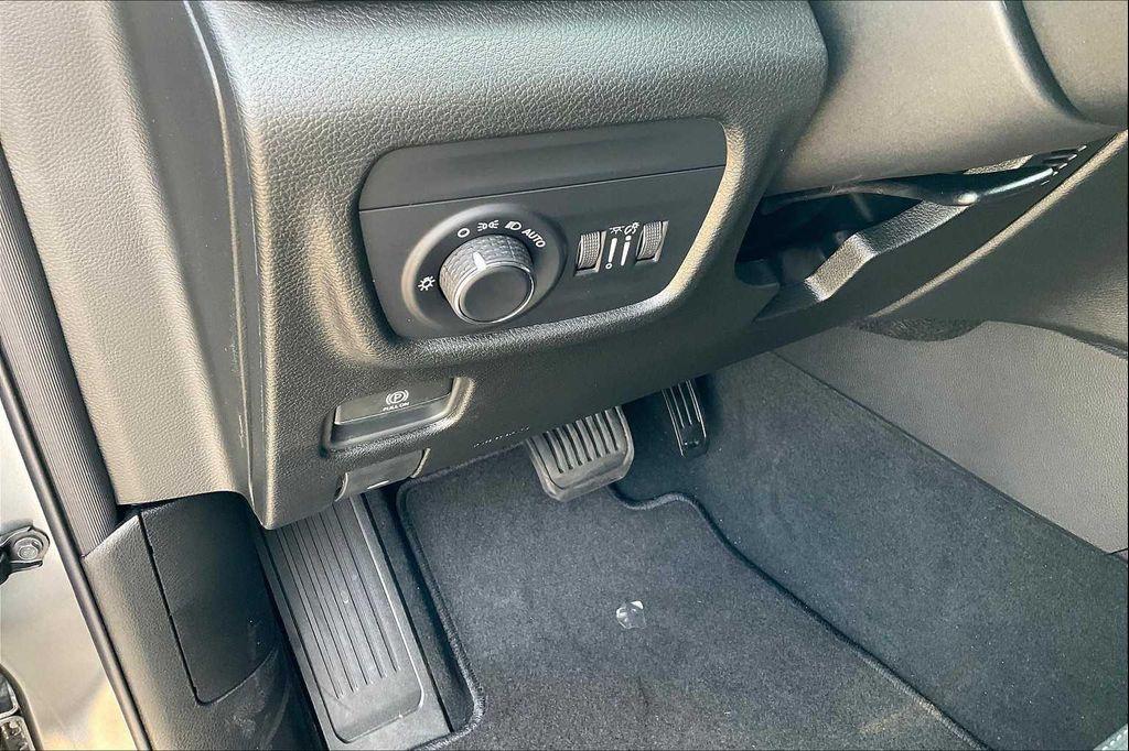 new 2025 Jeep Grand Cherokee car, priced at $40,000