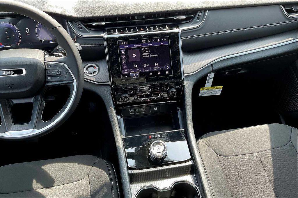 new 2025 Jeep Grand Cherokee car, priced at $40,000