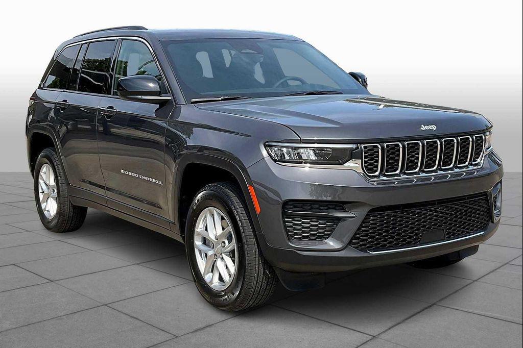 new 2025 Jeep Grand Cherokee car, priced at $40,000