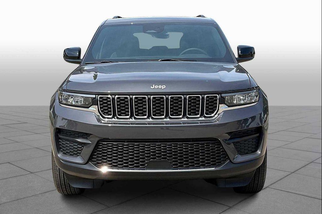 new 2025 Jeep Grand Cherokee car, priced at $40,000