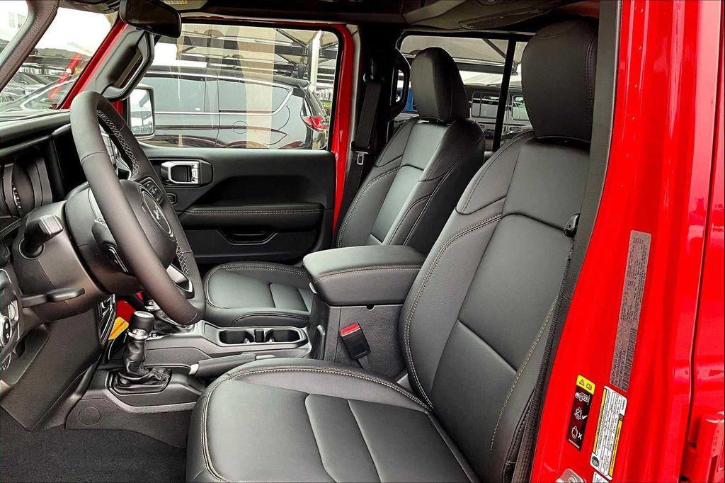 new 2025 Jeep Gladiator car, priced at $44,749
