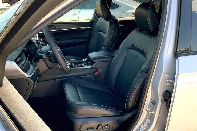 new 2025 Jeep Grand Cherokee car, priced at $48,730