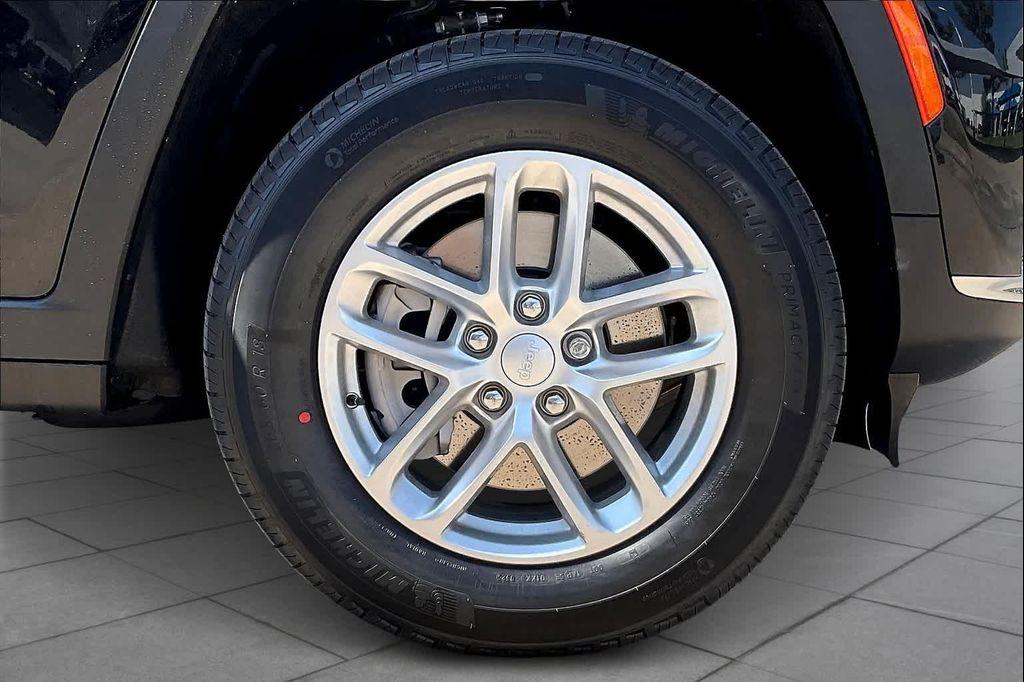 new 2025 Jeep Grand Cherokee L car, priced at $42,915