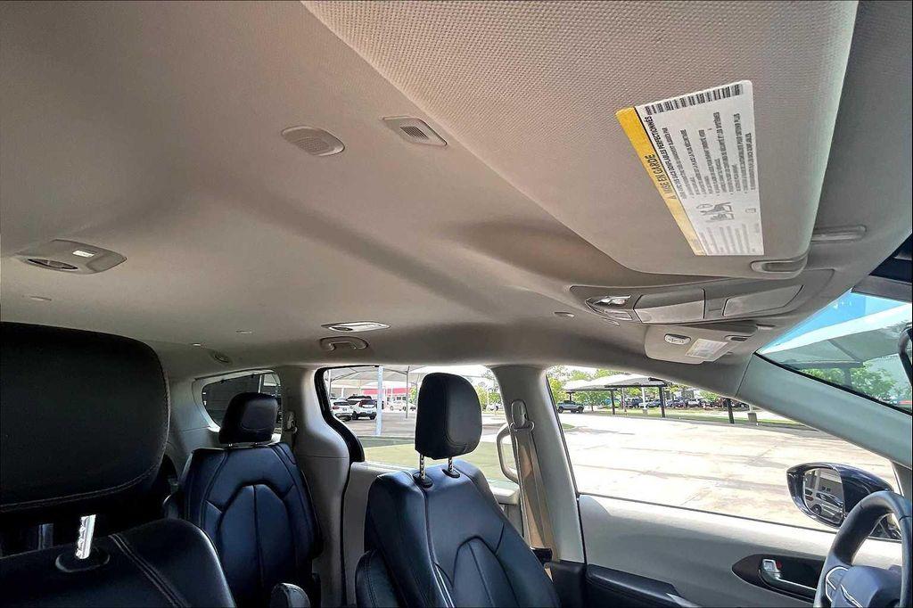 used 2018 Chrysler Pacifica car, priced at $15,500