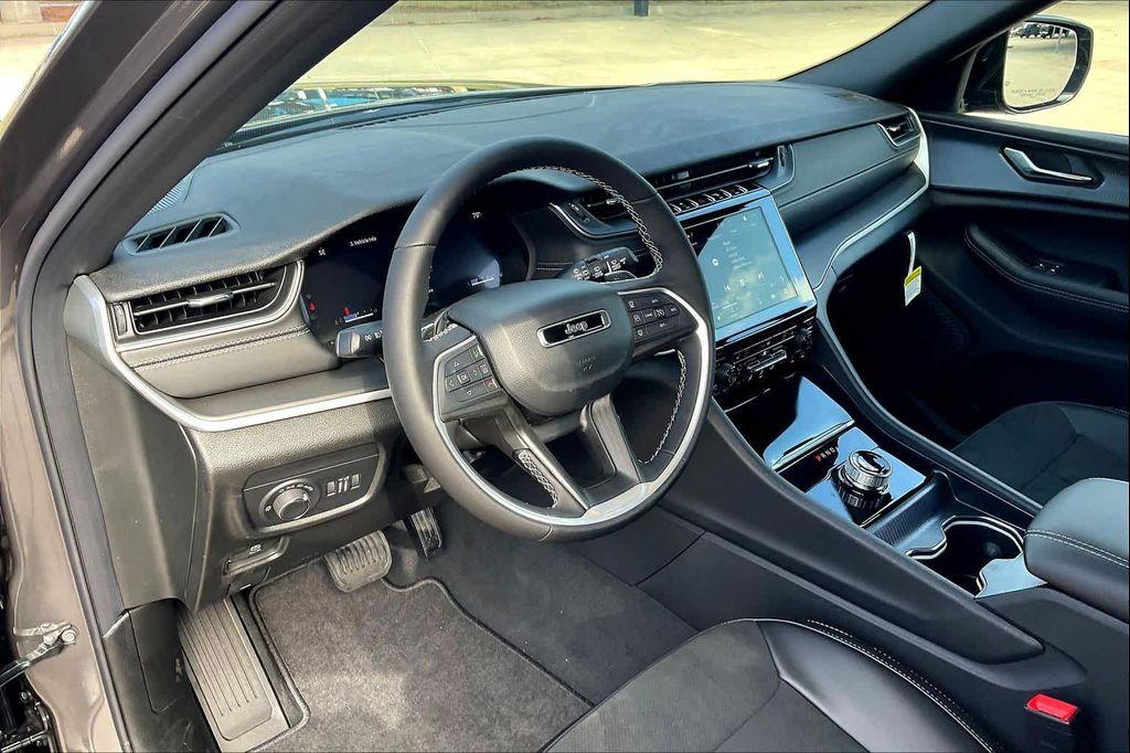 new 2025 Jeep Grand Cherokee L car, priced at $45,725