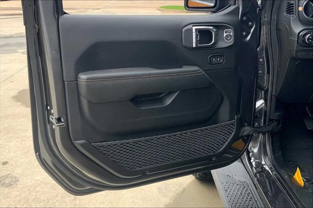 new 2025 Jeep Gladiator car, priced at $44,300