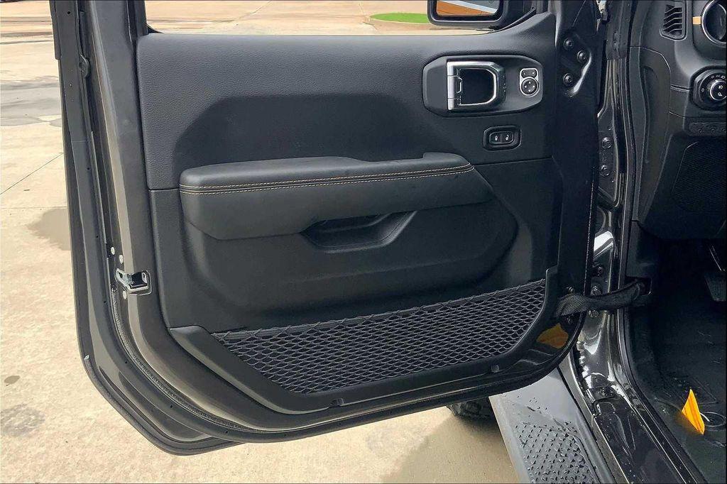 new 2025 Jeep Gladiator car, priced at $43,300