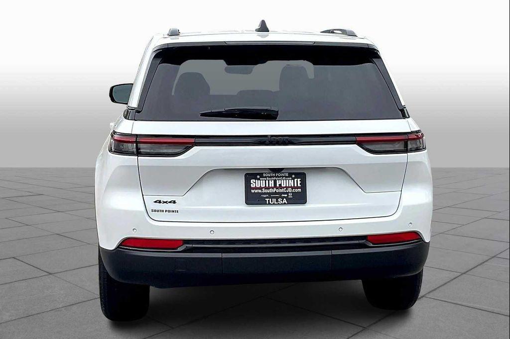 new 2025 Jeep Grand Cherokee car, priced at $43,130