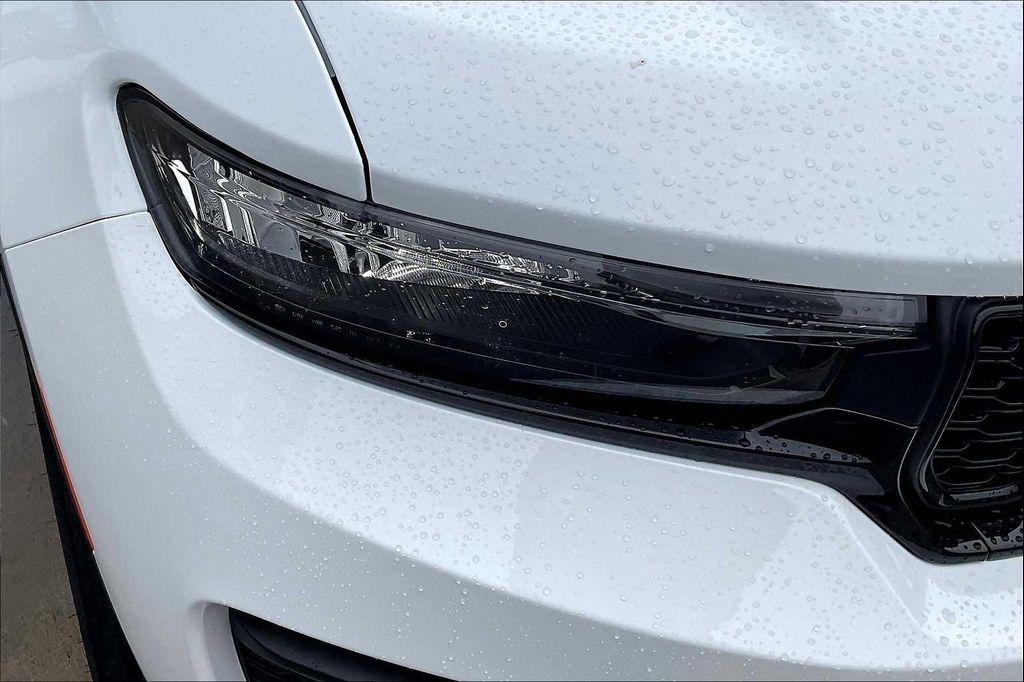 new 2025 Jeep Grand Cherokee car, priced at $43,130